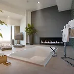 Apartamenty Z Jacuzzi W Sky Tower 公寓 *