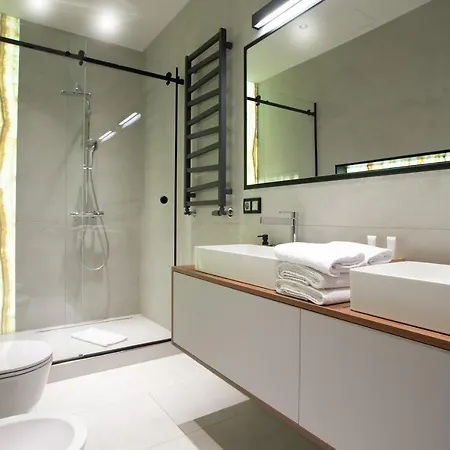 Appartamento Apartamenty Z Jacuzzi W Sky Tower Breslavia